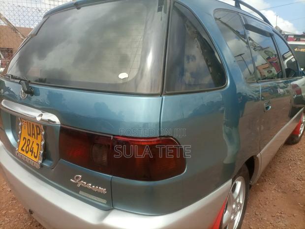 Toyota Ipsum 2000 Green