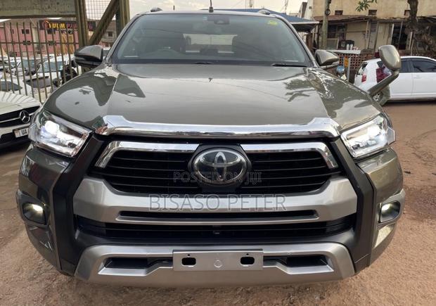 Toyota Hilux 2.8 Diesel 2020 Brown