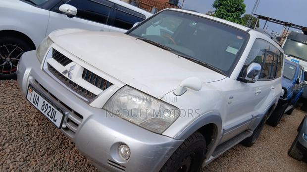 Mitsubishi Pajero 2010 White