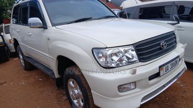 Toyota Land Cruiser 2007 White