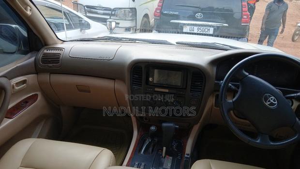 Toyota Land Cruiser 2007 White