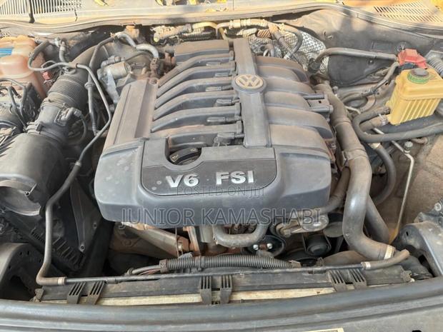 Volkswagen Touareg VR6 Lux 2011 Gray