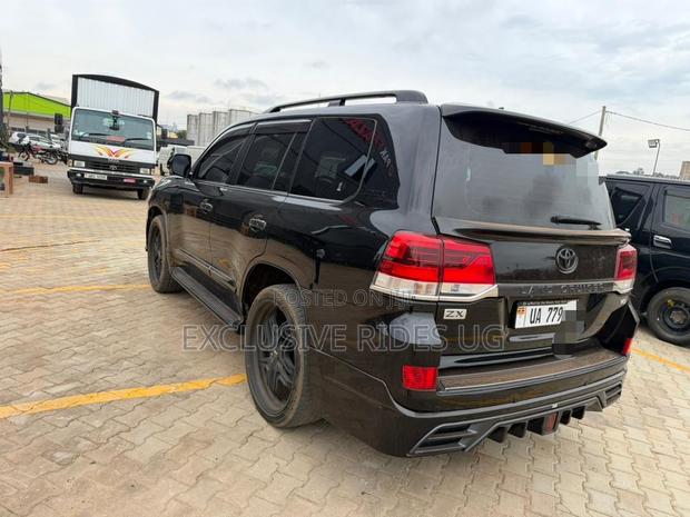 Toyota Land Cruiser 2011 Black