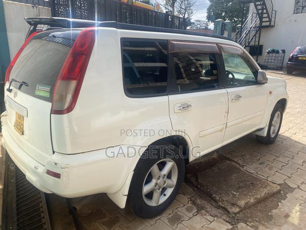 Nissan X-Trail 2002 White