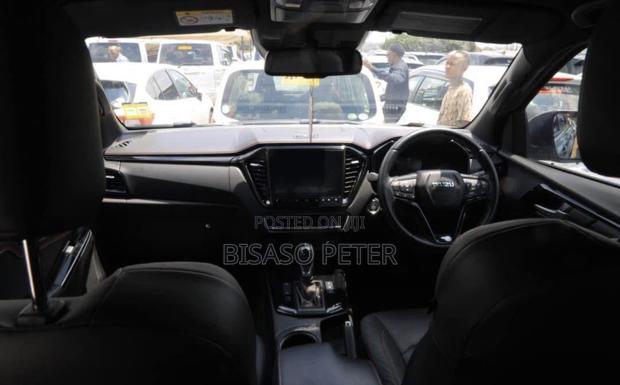 Isuzu D-MAX 2023 Silver