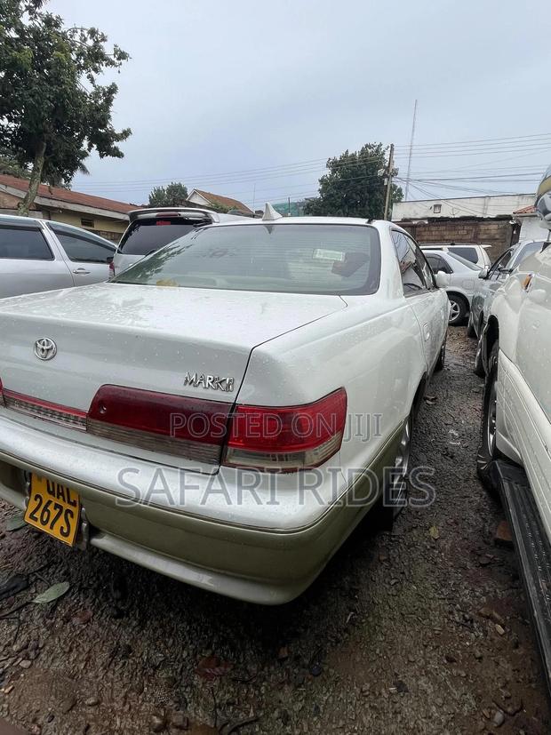 Toyota Mark II 2000 White