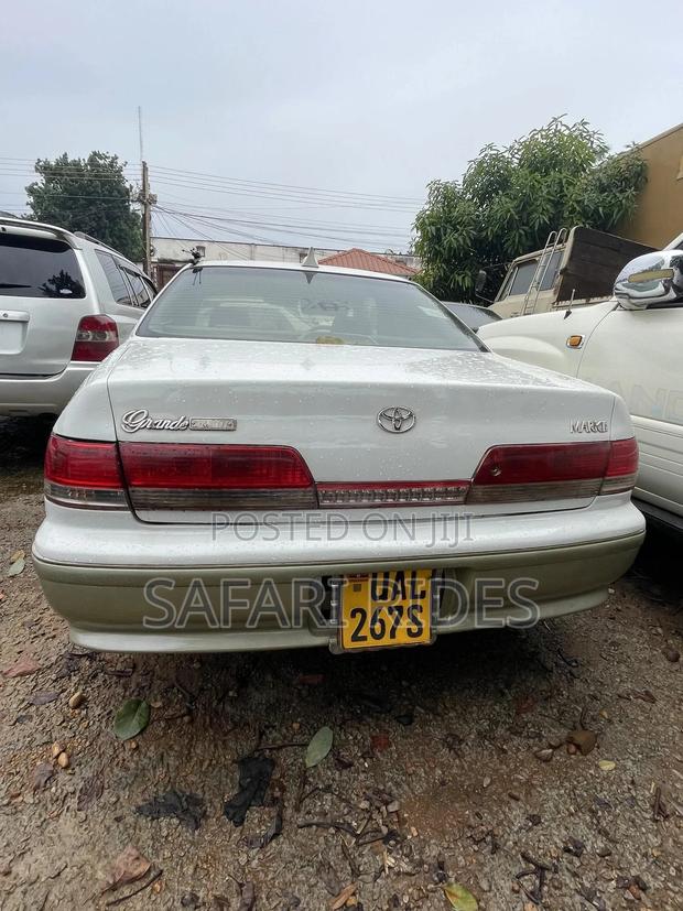 Toyota Mark II 2000 White