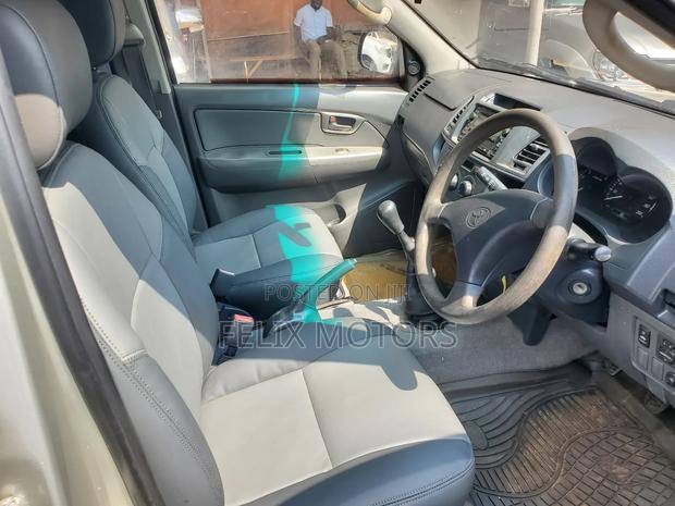 Toyota Hilux 2014 Gold
