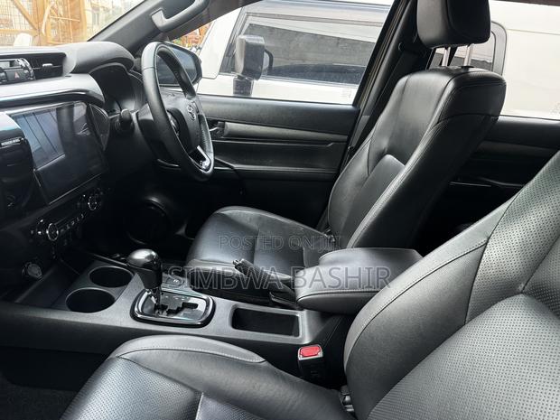 Toyota Hilux 2020 Gray