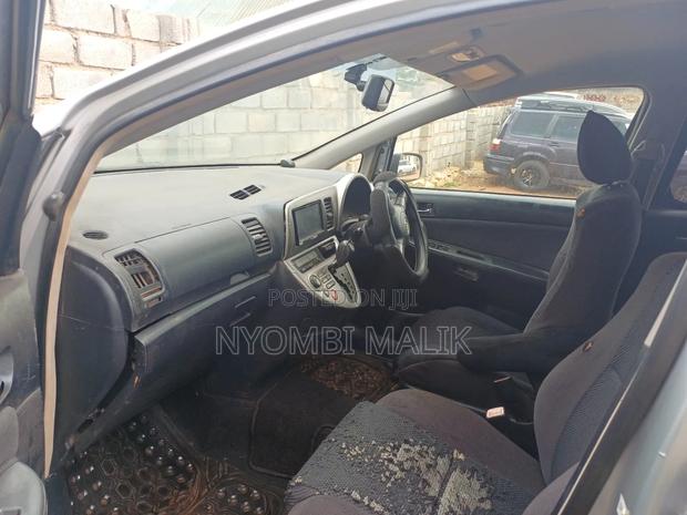 Toyota Wish 2005 Silver