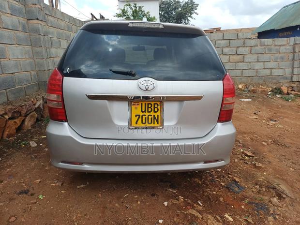 Toyota Wish 2005 Silver