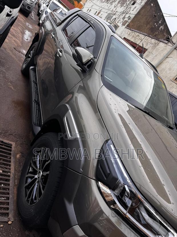 Toyota Hilux 2020 Gray