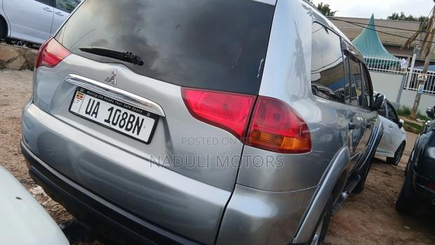 Mitsubishi Pajero 2011 Silver