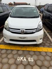 Toyota ISIS 2012 White for sale