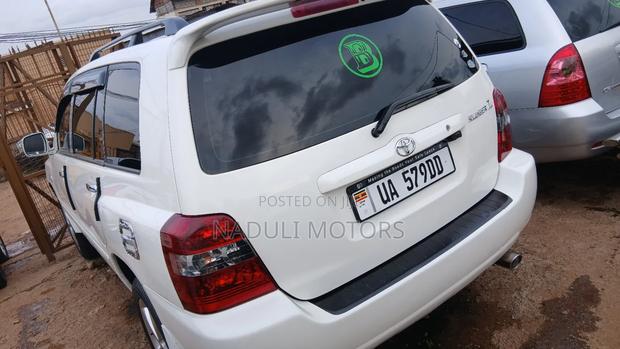 Toyota Kluger 2005 White