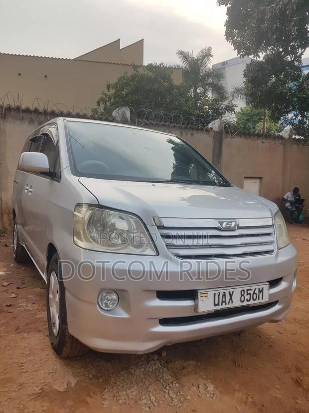 Toyota Noah 2.0 AWD (8 Seater) 2005 Silver