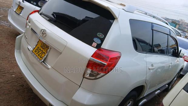 Toyota Vanguard 2008 White