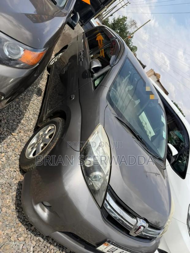 Toyota ISIS 1.8 Platana 2WD 2011 Gray