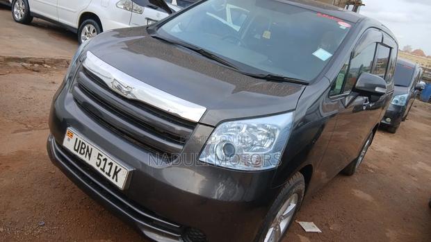 Toyota Noah 2010 Gray
