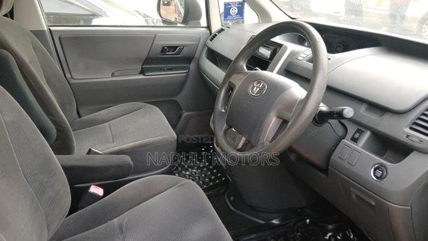 Toyota Noah 2010 Gray