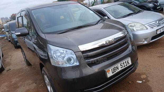 Toyota Noah 2010 Gray