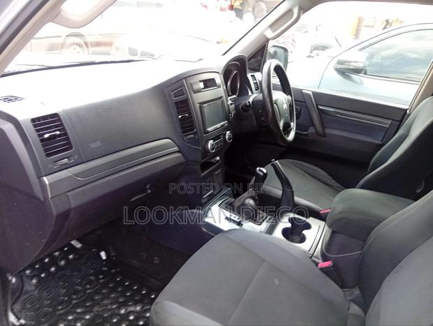 Mitsubishi Pajero 2010 Silver