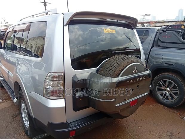 Mitsubishi Pajero 2010 Silver