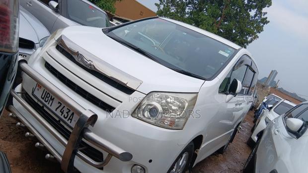 Toyota Noah 2011 White