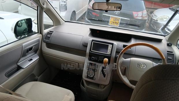 Toyota Noah 2011 White