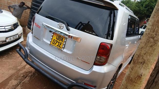 Toyota Corolla Rumion 2010 Silver