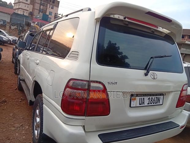 Toyota Land Cruiser 2003 White