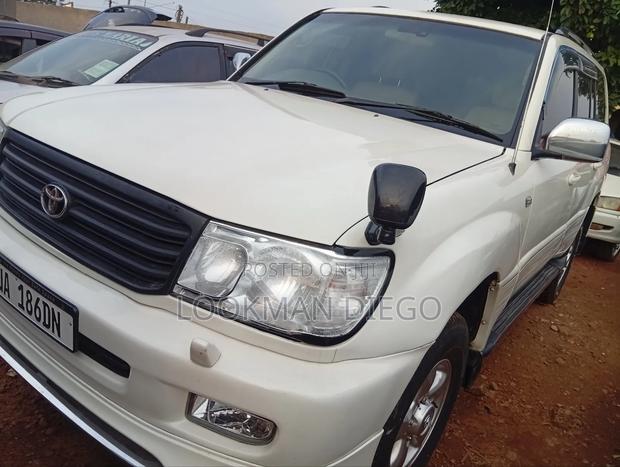 Toyota Land Cruiser 2003 White