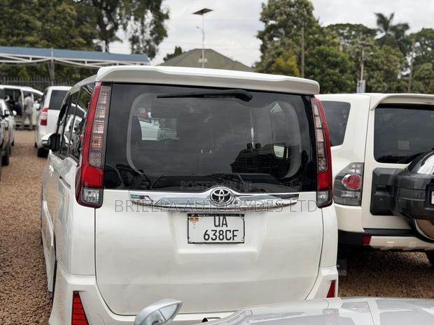 Toyota Noah 2016 White