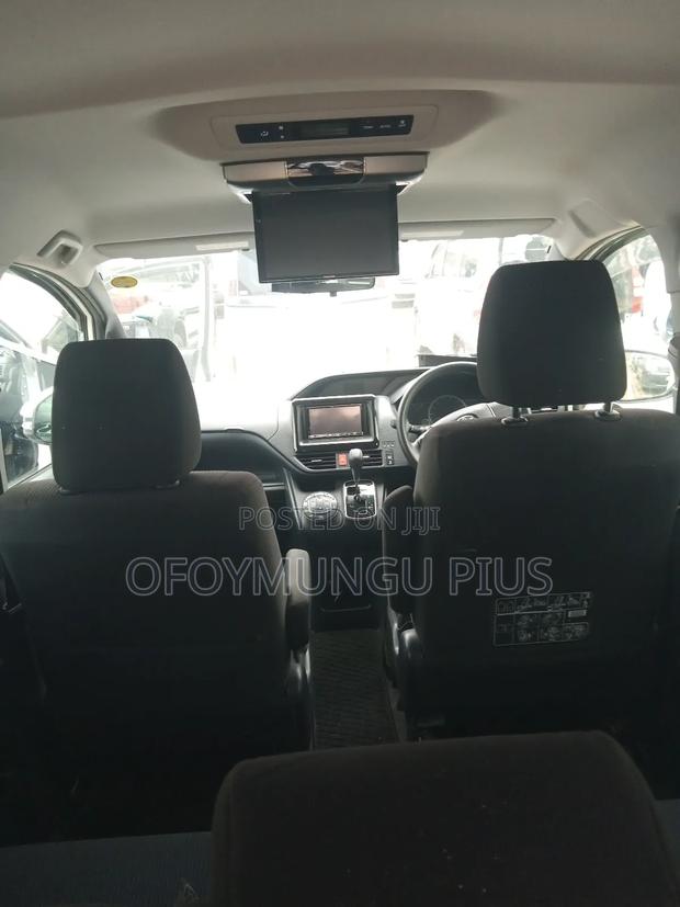 Toyota Noah 2014 White