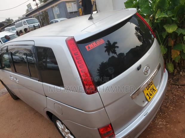 Toyota ISIS 1.8 Platana 2007 Silver