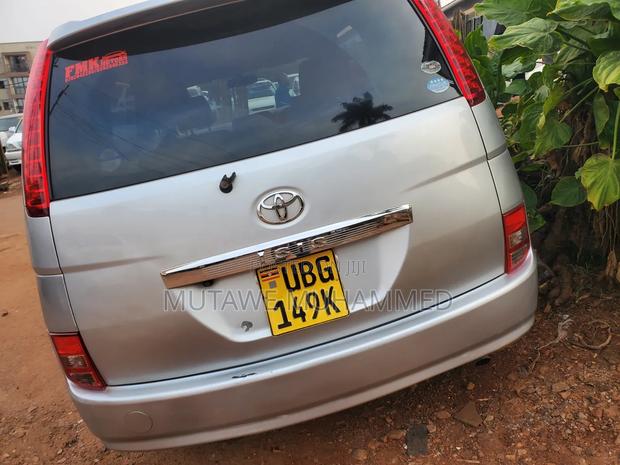 Toyota ISIS 1.8 Platana 2007 Silver