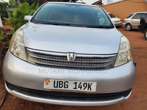 Toyota ISIS 1.8 Platana 2007 Silver
