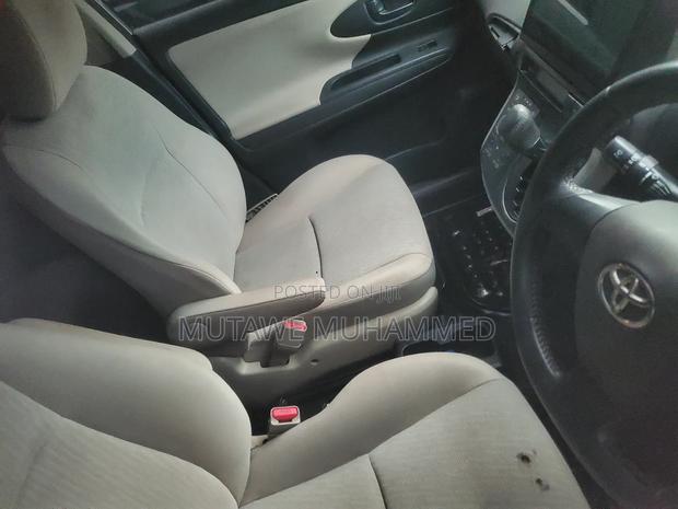 Toyota Wish 2010 Gray