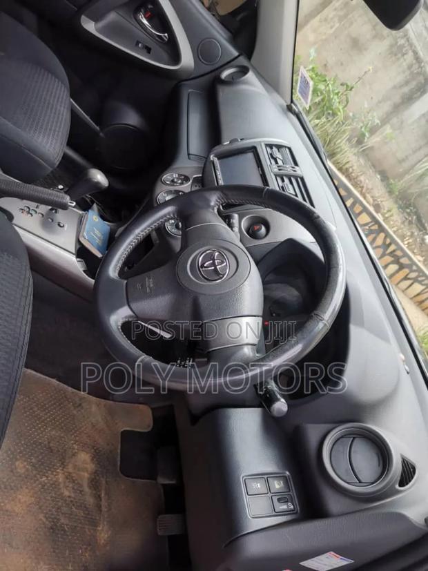 Toyota Vanguard 2010 Gray