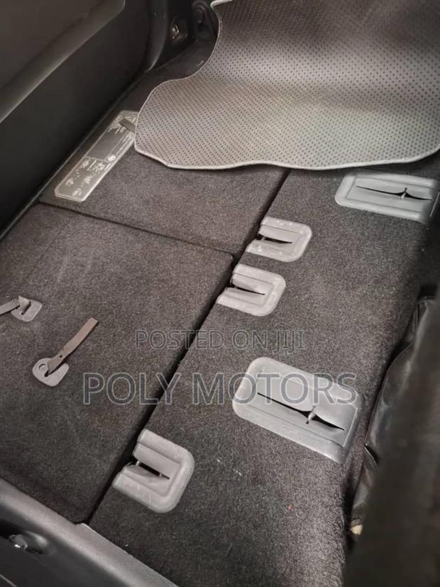 Toyota Vanguard 2010 Gray