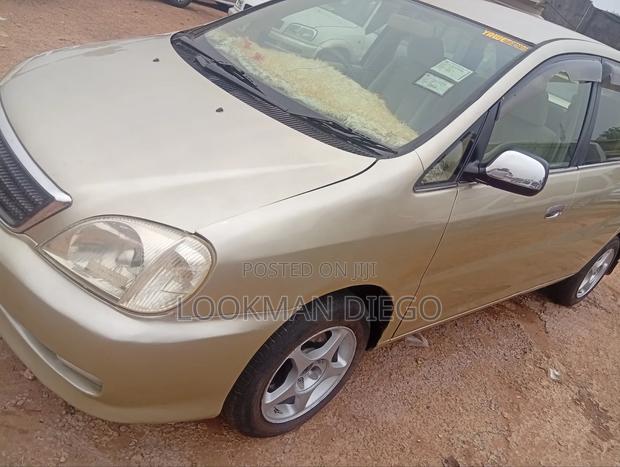 Toyota Nadia 2.0 135hp AWD 2001 Gold