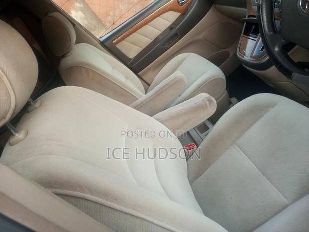 Toyota Alphard 2006 Silver