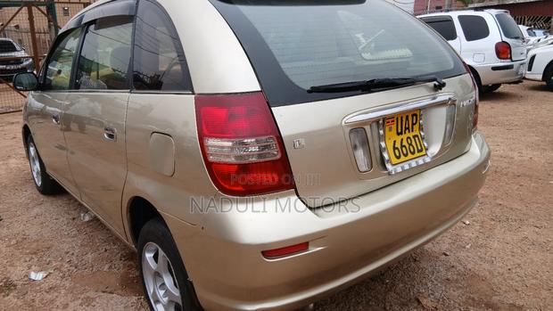 Toyota Nadia 2001 Gold