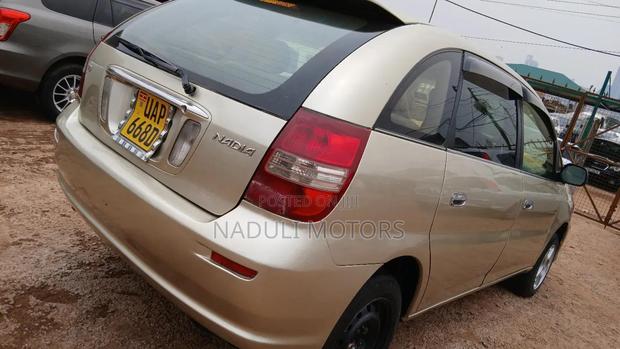 Toyota Nadia 2001 Gold