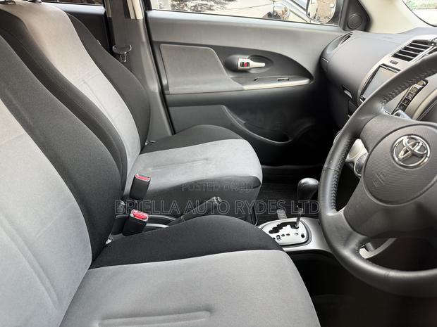 Toyota IST 2011 Black