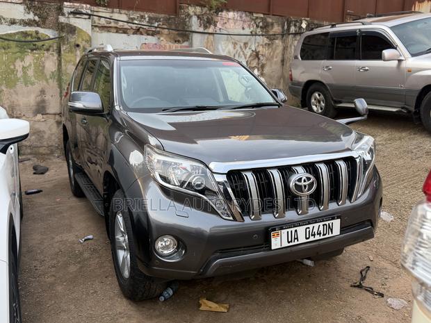 Toyota Land Cruiser Prado 2016 Gray