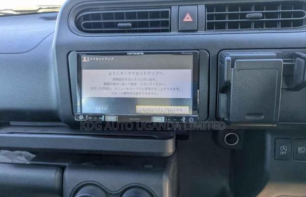 Toyota Probox 1.5 DX 2WD 2017 Pearl