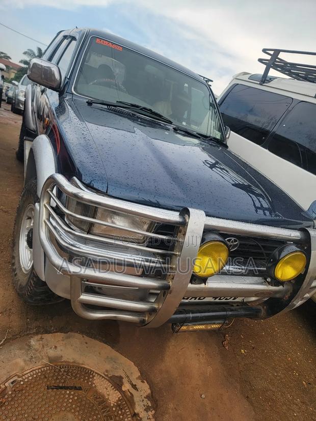 Toyota Hilux Surf 2000 Blue