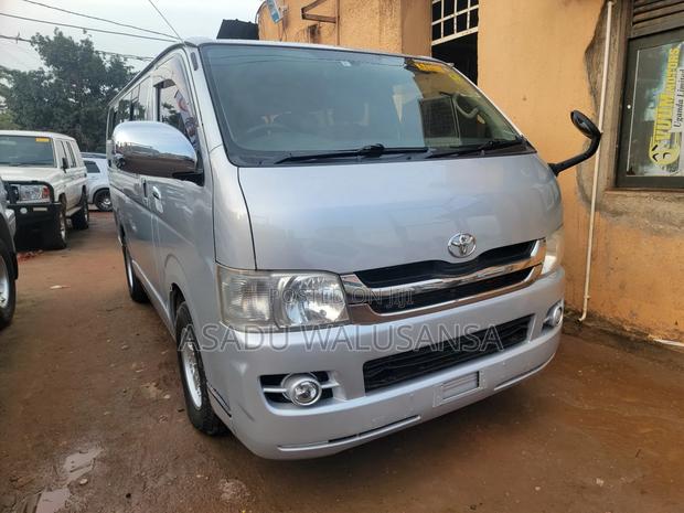 Toyota HiAce 2005 Silver