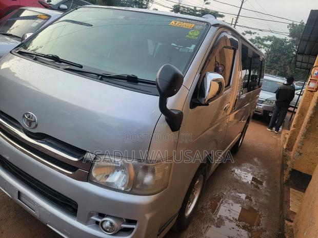 Toyota HiAce 2005 Silver